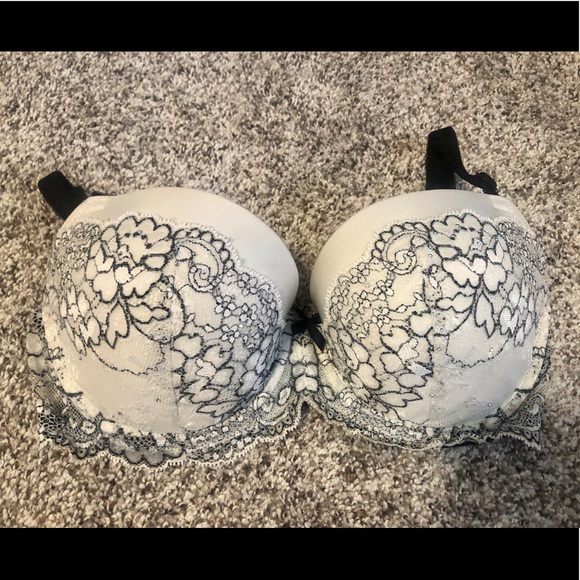 Victoria’s Secret Dream Angels Demi Bra - Picture 2 of 5